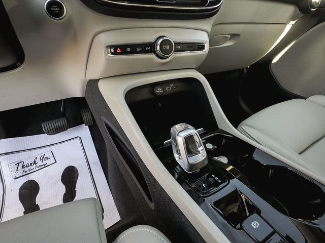 2024 Volvo XC40 B5 Plus Dark - 23097841 - 25
