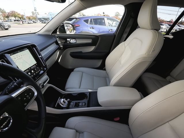 2024 Volvo XC40 B5 Plus Dark - 23097841 - 28
