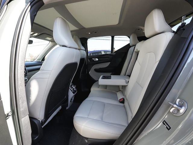 2024 Volvo XC40 B5 Plus Dark - 23097841 - 29
