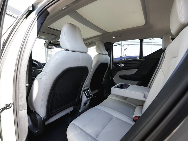 2024 Volvo XC40 B5 Plus Dark - 23097841 - 30