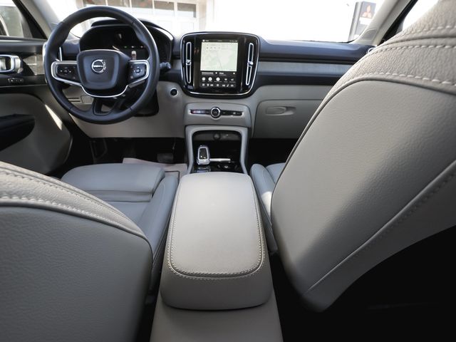 2024 Volvo XC40 B5 Plus Dark - 23097841 - 31