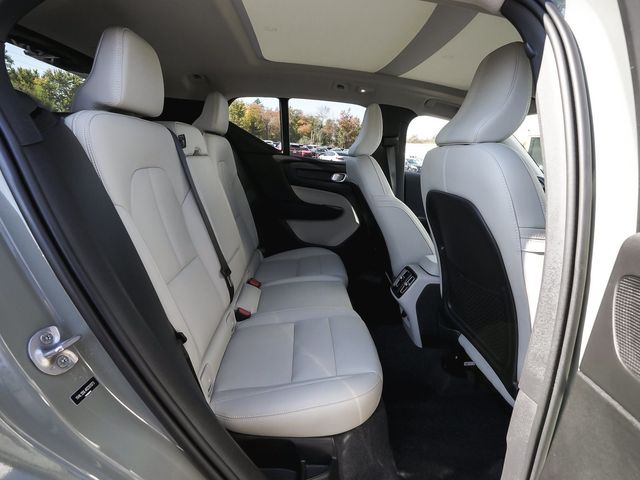 2024 Volvo XC40 B5 Plus Dark - 23097841 - 33