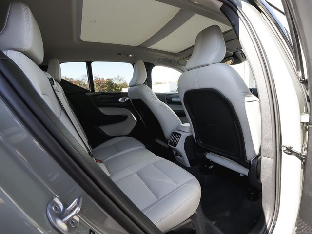 2024 Volvo XC40 B5 Plus Dark - 23097841 - 34