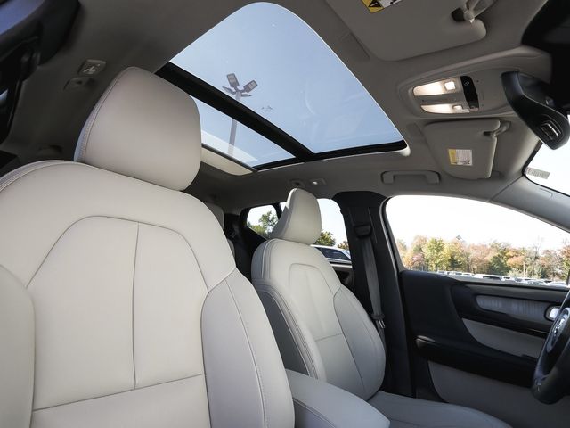 2024 Volvo XC40 B5 Plus Dark - 23097841 - 37