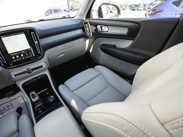 2024 Volvo XC40 B5 Plus Dark - 23097841 - 42