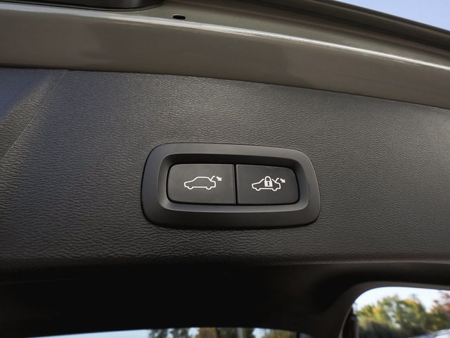 2024 Volvo XC40 B5 Plus Dark - 23097841 - 45