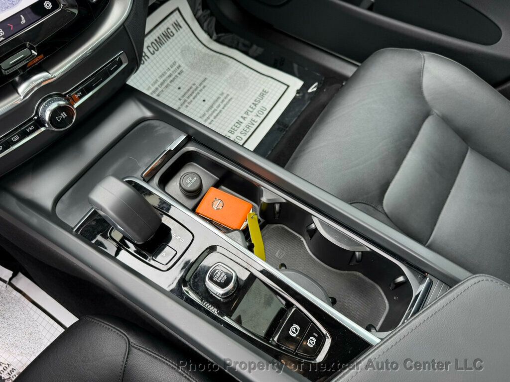 2024 Volvo XC60 B5 Core photo 20
