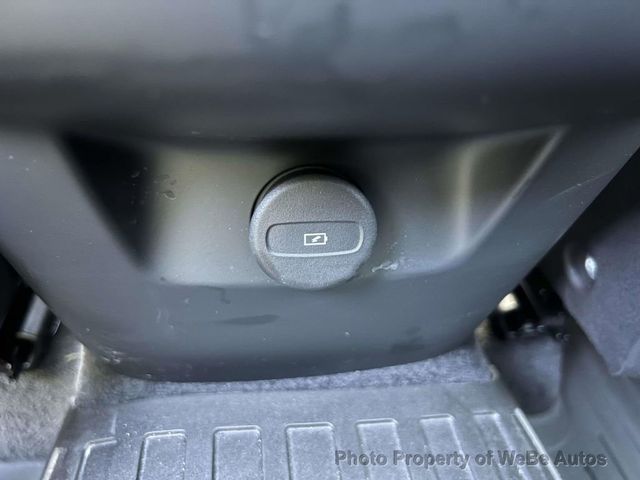2024 Volvo XC60 B5 AWD Core Dark Theme - 23033045 - 11