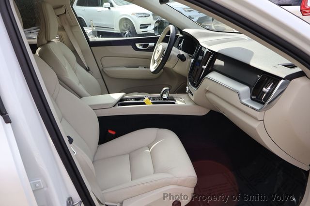 2024 Volvo XC60 B5 AWD Core Dark Theme - 23073200 - 8