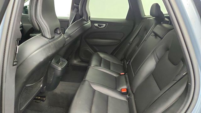 2024 Volvo XC60 B5 AWD Core Dark Theme w/ 19" Alloy Wheels & Power Tailgate - 22998945 - 19