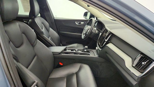 2024 Volvo XC60 B5 AWD Core Dark Theme w/ 19" Alloy Wheels & Power Tailgate - 22998945 - 22