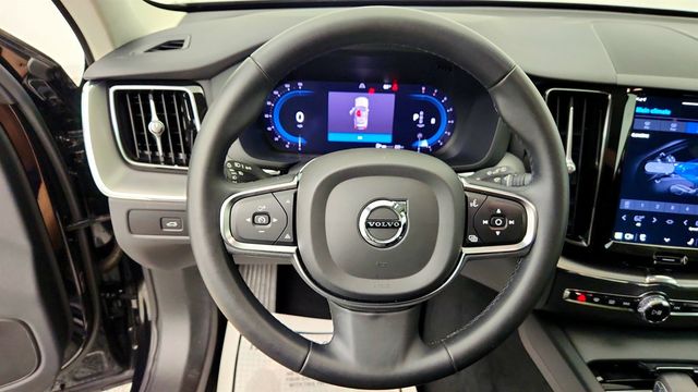 2024 Volvo XC60 B5 AWD Core Dark Theme w/ Climate Package & 19'' Wheels - 23068503 - 12