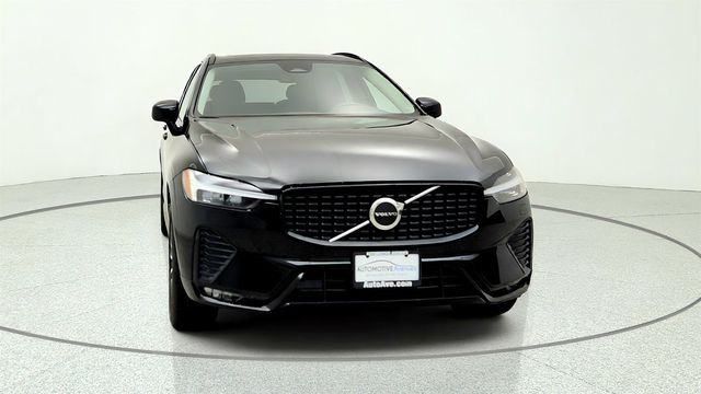 2024 Volvo XC60 B5 AWD Core Dark Theme w/ Climate Package & 19'' Wheels - 23068503 - 1