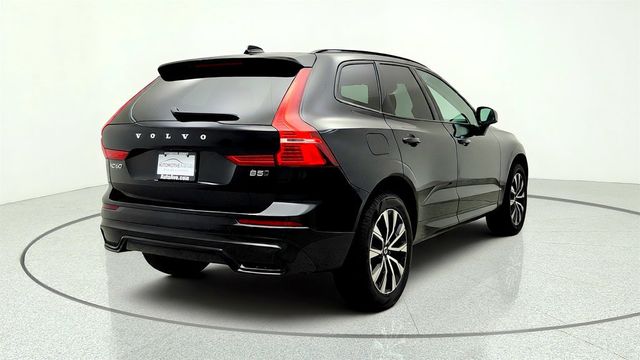2024 Volvo XC60 B5 AWD Core Dark Theme w/ Climate Package & 19'' Wheels - 23068503 - 4