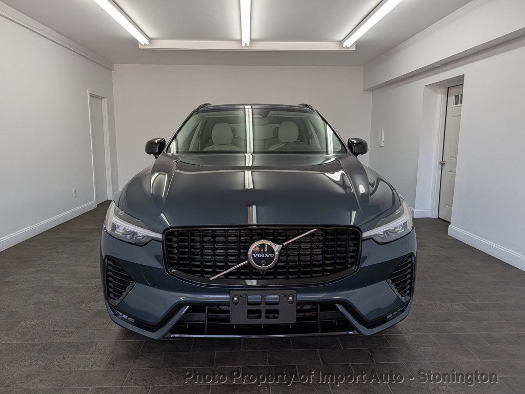 2024 Volvo XC60 B5 Plus photo 2