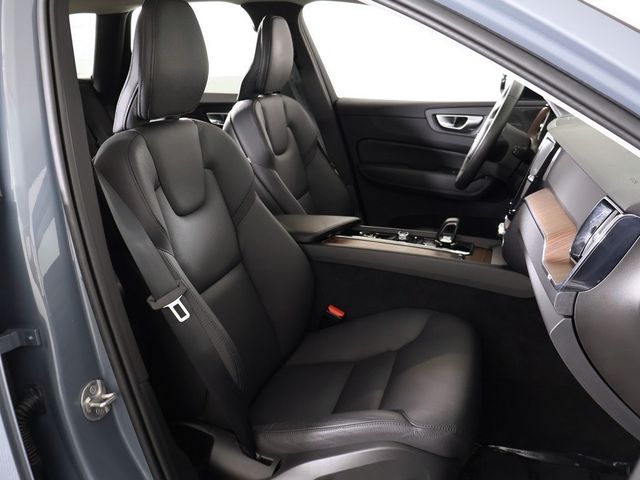 2024 Volvo XC60 B5 AWD Plus Dark Theme - 22951584 - 34