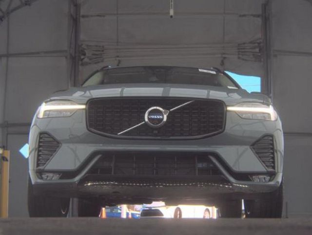 2024 Volvo XC60 B5 AWD Plus Dark Theme - 22951584 - 3