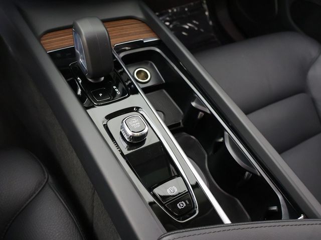 2024 Volvo XC60 B5 AWD Plus Dark Theme - 22951584 - 53