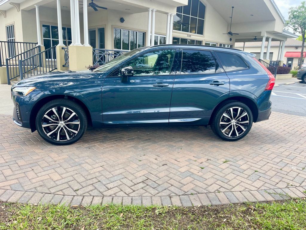 2024 Volvo XC60 B5 Plus photo 2