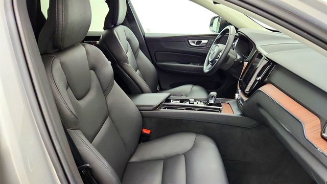 2024 Volvo XC60 B5 AWD Plus Dark Theme - 23066369 - 22