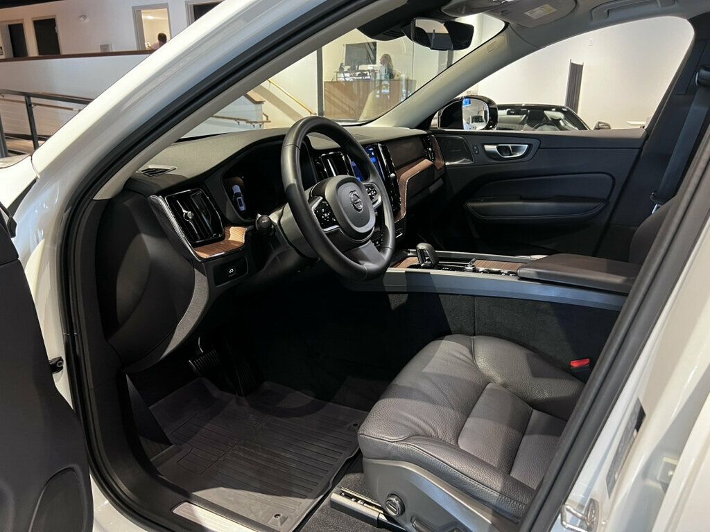 2024 Volvo XC60 B5/AWD/Plus/DarkTheme/ClimatePkg/HarmonKardonSound/AdapCruise - 23050685 - 10