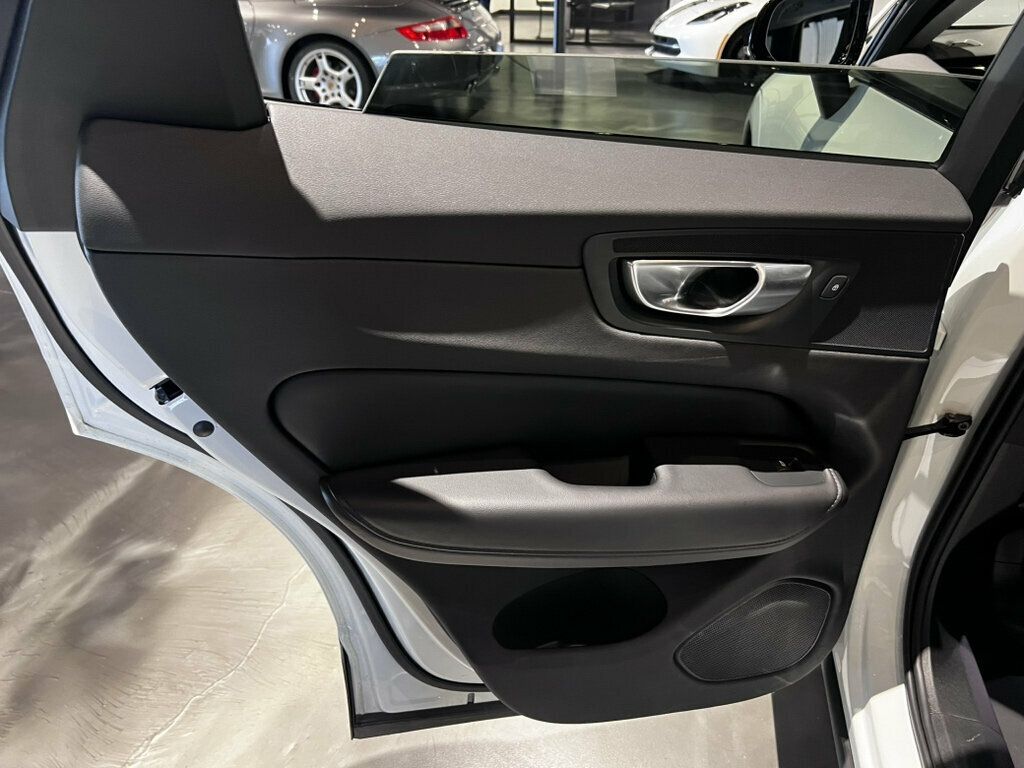 2024 Volvo XC60 B5/AWD/Plus/DarkTheme/ClimatePkg/HarmonKardonSound/AdapCruise - 23050685 - 17