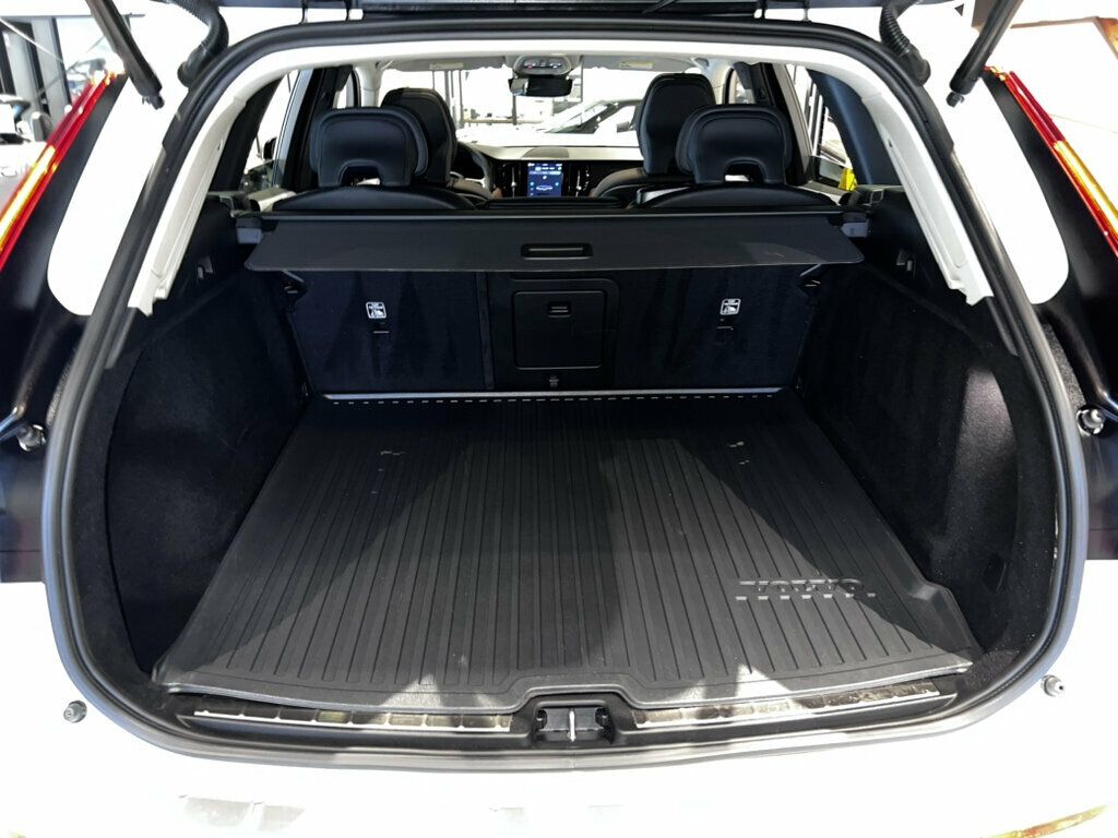 2024 Volvo XC60 B5/AWD/Plus/DarkTheme/ClimatePkg/HarmonKardonSound/AdapCruise - 23050685 - 20