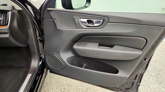2024 Volvo XC60 B5 AWD Plus Dark Theme w/ 20'' Black Diamond Cut Wheels - 23046980 - 24