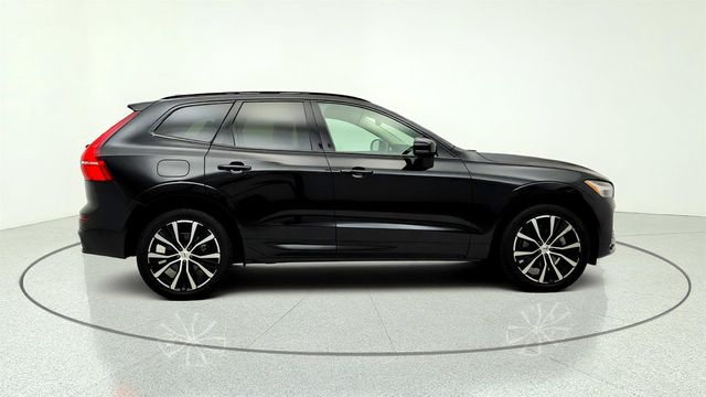 2024 Volvo XC60 B5 AWD Plus Dark Theme w/ 20'' Black Diamond Cut Wheels - 23046980 - 3