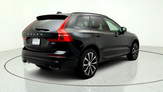 2024 Volvo XC60 B5 AWD Plus Dark Theme w/ 20'' Black Diamond Cut Wheels - 23046980 - 4