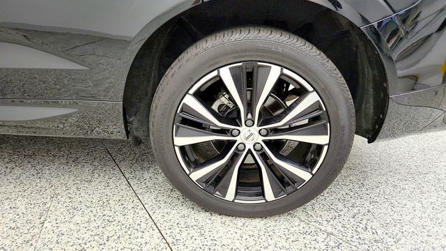 2024 Volvo XC60 B5 AWD Plus Dark Theme w/ 20'' Black Diamond Cut Wheels - 23046980 - 8