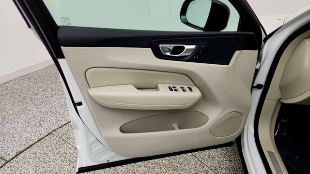 2024 Volvo XC60 B5 AWD Plus Dark Theme w/ Climate Pkg & 20'' Diamond Cut Wheels - 23091674 - 10