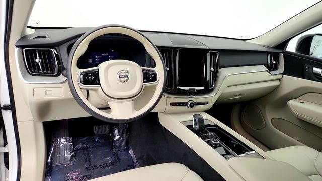 2024 Volvo XC60 B5 AWD Plus Dark Theme w/ Climate Pkg & 20'' Diamond Cut Wheels - 23091674 - 12