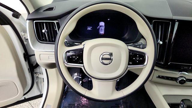 2024 Volvo XC60 B5 AWD Plus Dark Theme w/ Climate Pkg & 20'' Diamond Cut Wheels - 23091674 - 13