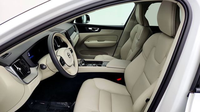 2024 Volvo XC60 B5 AWD Plus Dark Theme w/ Climate Pkg & 20'' Diamond Cut Wheels - 23091674 - 19