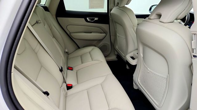 2024 Volvo XC60 B5 AWD Plus Dark Theme w/ Climate Pkg & 20'' Diamond Cut Wheels - 23091674 - 22