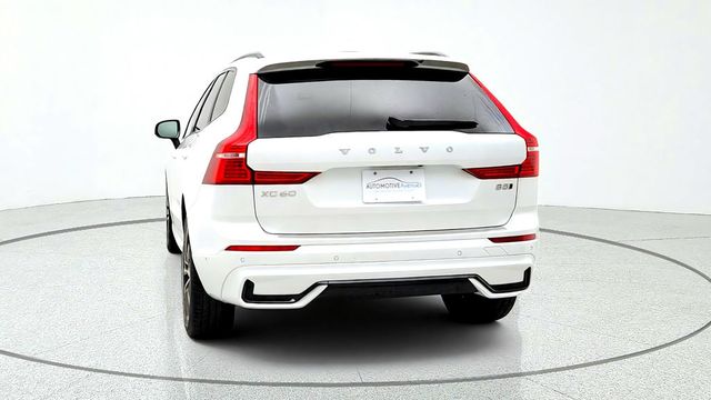 2024 Volvo XC60 B5 AWD Plus Dark Theme w/ Climate Pkg & 20'' Diamond Cut Wheels - 23091674 - 5