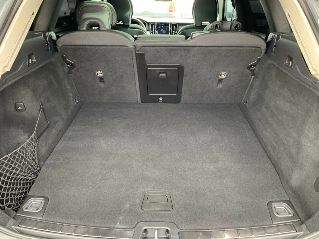 2024 Volvo XC60 Recharge Plug-In Hybrid T8 eAWD PHEV Core Dark Theme Hybrid - 23009811 - 19