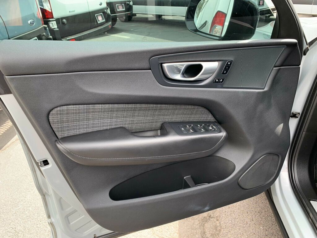 2024 Volvo XC60 Recharge Plug-In Hybrid T8 eAWD PHEV Core Dark Theme Hybrid - 23009811 - 22