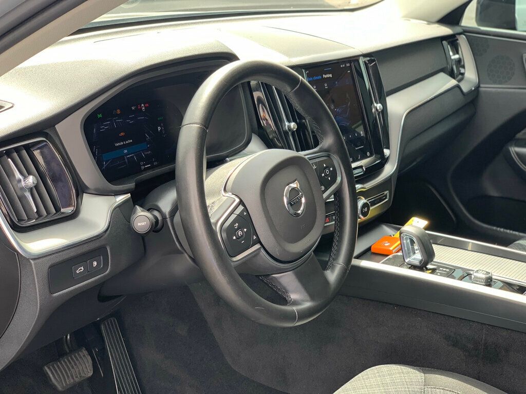 2024 Volvo XC60 Recharge Plug-In Hybrid T8 eAWD PHEV Core Dark Theme Hybrid - 23009811 - 23