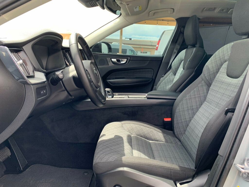 2024 Volvo XC60 Recharge Plug-In Hybrid T8 eAWD PHEV Core Dark Theme Hybrid - 23009811 - 24
