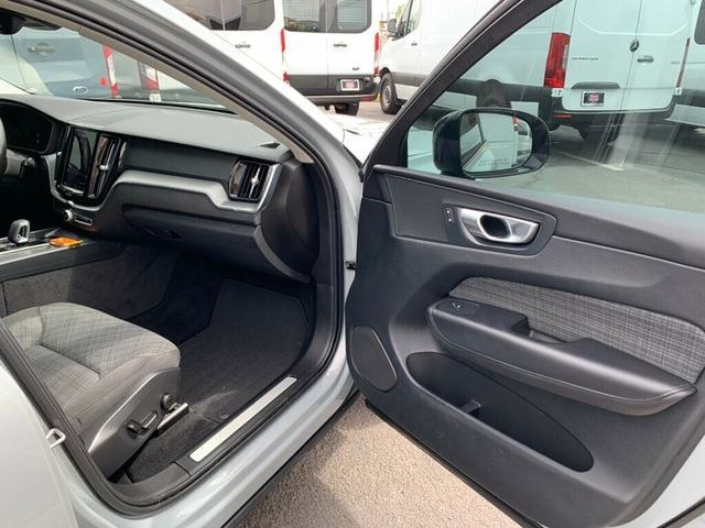 2024 Volvo XC60 Recharge Plug-In Hybrid T8 eAWD PHEV Core Dark Theme Hybrid - 23009811 - 28