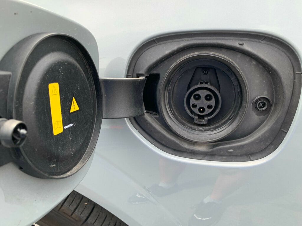 2024 Volvo XC60 Recharge Plug-In Hybrid T8 eAWD PHEV Core Dark Theme Hybrid - 23009811 - 6