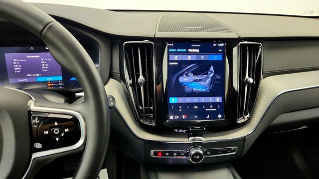 2024 Volvo XC60 Recharge Plug-In Hybrid T8 eAWD PHEV Ultimate Black Edition w/ Climate Package - 22991813 - 17