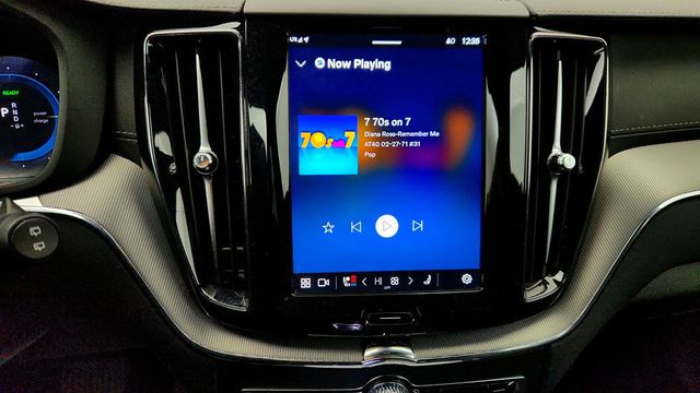 2024 Volvo XC60 Recharge Plug-In Hybrid T8 eAWD PHEV Ultimate Black Edition w/ Climate Package - 22991813 - 18