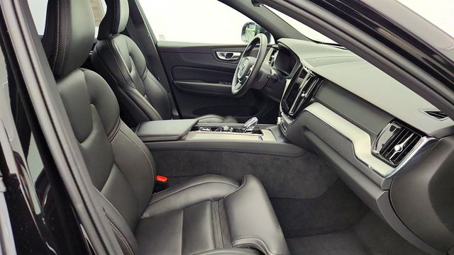 2024 Volvo XC60 Recharge Plug-In Hybrid T8 eAWD PHEV Ultimate Black Edition w/ Climate Package - 22991813 - 23
