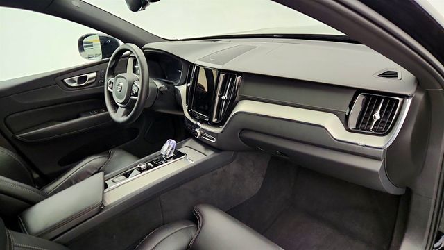 2024 Volvo XC60 Recharge Plug-In Hybrid T8 eAWD PHEV Ultimate Black Edition w/ Climate Package - 22991813 - 24