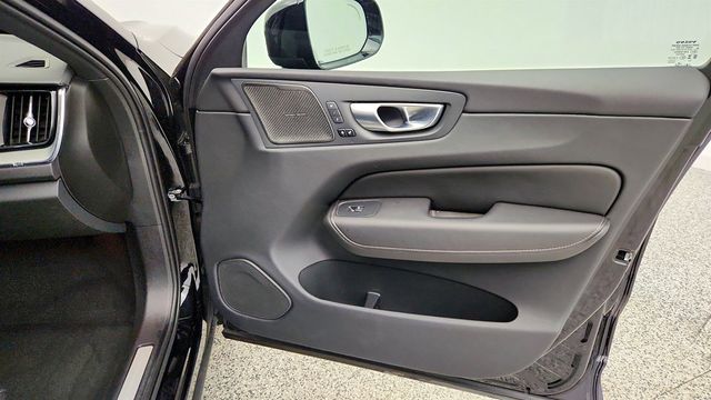 2024 Volvo XC60 Recharge Plug-In Hybrid T8 eAWD PHEV Ultimate Black Edition w/ Climate Package - 22991813 - 25
