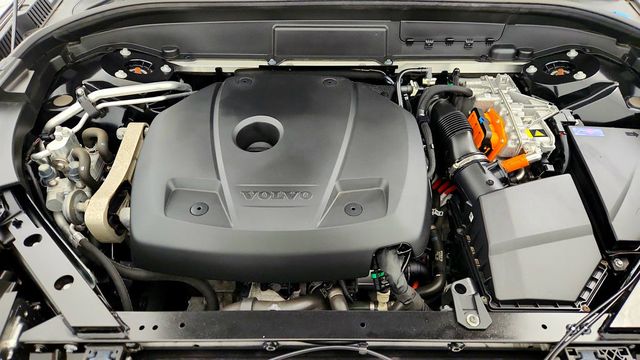 2024 Volvo XC60 Recharge Plug-In Hybrid T8 eAWD PHEV Ultimate Black Edition w/ Climate Package - 22991813 - 26