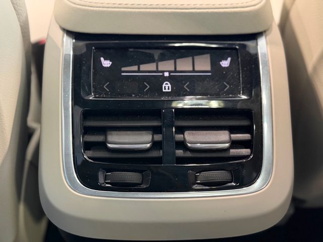 2024 Volvo XC90 B5 AWD Plus Bright Theme 7P - 23043982 - 33